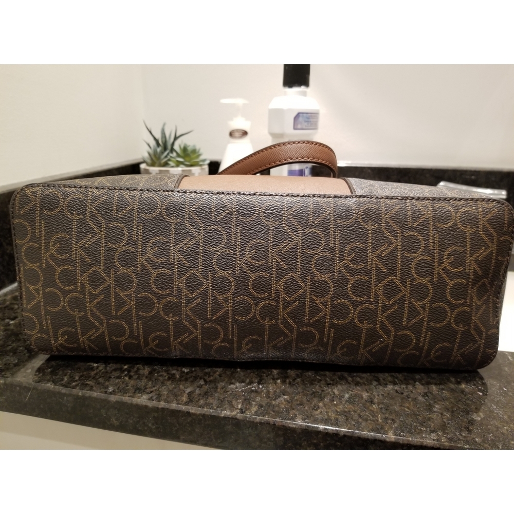 Calvin Klein Tote Large - Picture 6 of 6